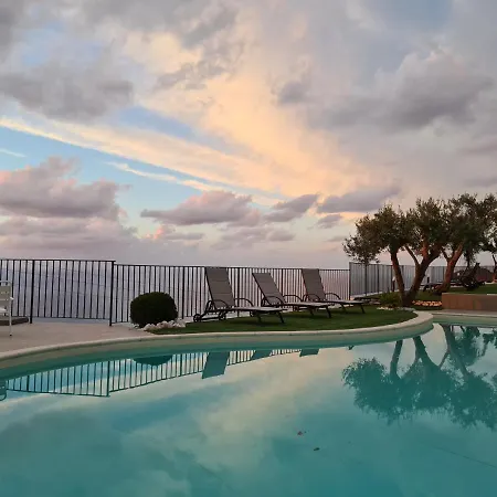 Skyview Гостевой дом Чефалу