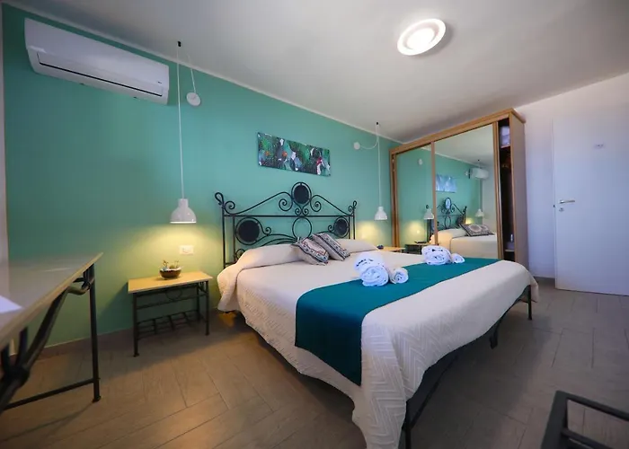 Skyview Гостьовий будинок Чефалу