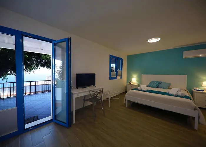 Skyview Гостьовий будинок Чефалу