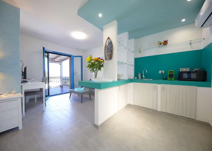 Skyview Гостьовий будинок Чефалу